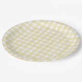 Buttergelb Klassischer Gingham Pappteller (Schrägansicht)