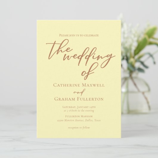 Buttergelbe Typografie Minimalistische Hochzeit Einladung (Stehend Vorderseite)