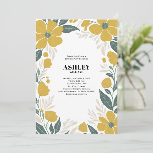Buttertasse Gelbe Moderne Blumengeburt Party Einladung (Stehend Vorderseite)