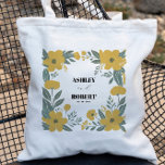 Buttertasse Gelbe Moderne Blumenhochzeit Willkomme Tragetasche<br><div class="desc">Eine gelbe Farbpalette Sets dieser Hochzeit Begrüßung Tote Tasche außer der Erholung. Das Design ist mit einem modernen Blumenstrauß gestaltet und Sie können den gesamten Text anpassen. Verfügbare Koordinationsgegenstände.</div>