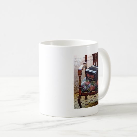 Button-Akkordeon auf dem Stuhl mit festem Sitz Kaffeetasse (VorderseiteRechts)