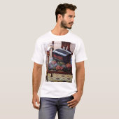 Button-Akkordeon auf dem Stuhl mit festem Sitz T-Shirt (Vorne ganz)