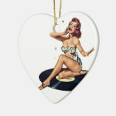 Button Up Girl sitzt auf Record Keramik Ornament (Links)