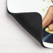 Button Up Girl sitzt auf Record Mousepad (Ecke)