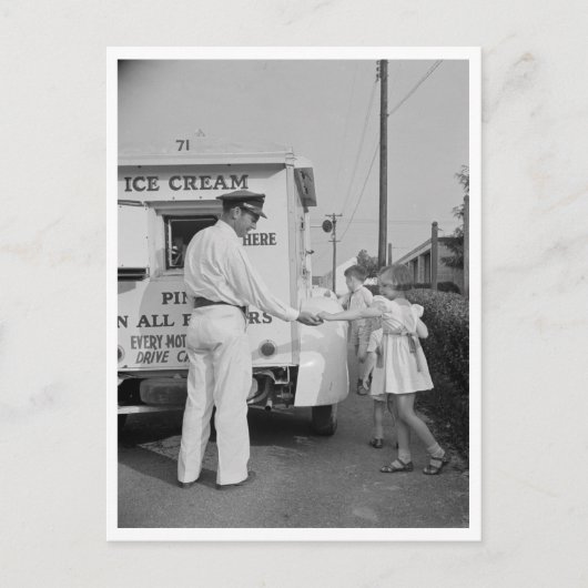 Buying Ice Cream Postkarte (Vorderseite)