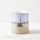 C-130 Herkules Transport_Military Flugzeuge Kaffeetasse (Mittel)