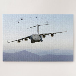C-17 Globemaster III Flugzeuge fliegen über Blue R Puzzle