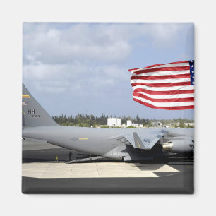 C-17 Globemaster III sitzt auf dem Fluglinien Magnet