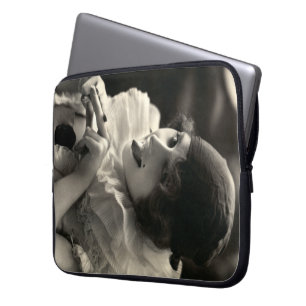 C. 1910 Hübscher Frauenteppich Laptopschutzhülle