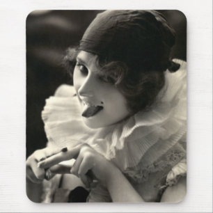 C. 1910 Pretty Woman's Taunt Mousepad