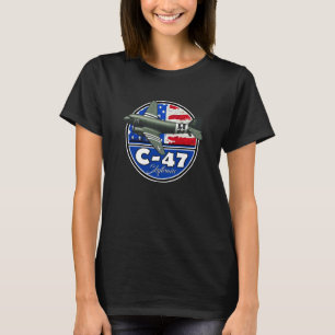 C 47 SkyTrain DC 3 Dakota auf der US-Flagge T-Shirt