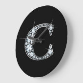 C Faux-"Diamond" Monogram Große Wanduhr (Winkel)