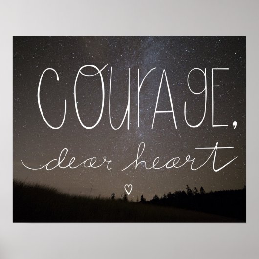 C.S. Lewis Zitat "Courage, Dear Heart" Wohngestalt Poster (Vorne)
