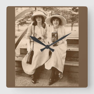 ca. 1910 Kameratechnies Quadratische Wanduhr