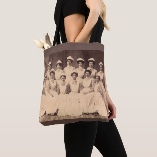 ca. 1914 Absolventen der Krankenpflegerschule Tasche (Von Nahem)