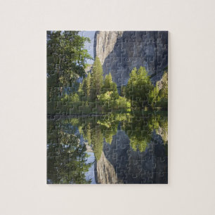 CA, Yosemite NP, El Capitan reflektiert in Merced Puzzle