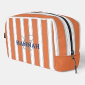 Cabana Stripe Monogram in Orange Waschbeutel (Rechte Ecke)