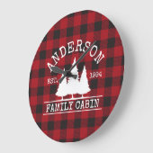 Cabin Family Name Red Buffalo Plaid Große Wanduhr (Winkel)