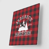 Cabin Family Name Red Buffalo Plaid Quadratische Wanduhr (Winkel)