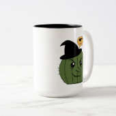 Cactus Hexe "Not a Hugger" Halloween Zweifarbige Tasse (VorderseiteRechts)