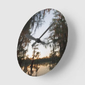 Caddo Lake at sunrise Runde Wanduhr (Winkel)