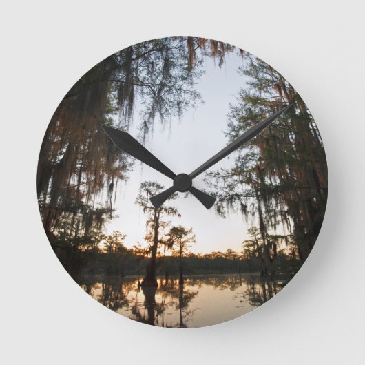 Caddo Lake at sunrise Runde Wanduhr (Vorderseite)