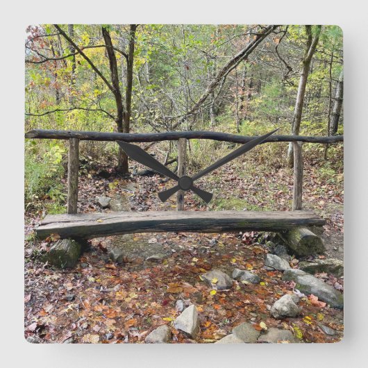Cades Cove Fall Mountains Wanderbrücke Quadratische Wanduhr (Vorderseite)