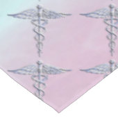 Caduceus Medical Symbol auf der Perlendekoration d Tischdecke (Schrägansicht)