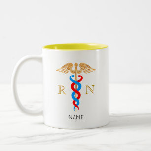 Caduceus-Symbol & Monogramm für examinierte Kranke Zweifarbige Tasse