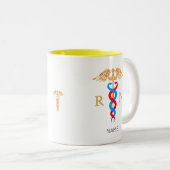 Caduceus Symbol & Registered Nurse Monogram Zweifarbige Tasse (VorderseiteRechts)