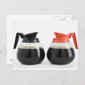 Caf. und Decaf. Kaffeeköpfe auf Weiß. Postkarte (Vorne/Hinten)