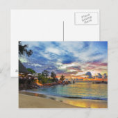 Café am tropischen Strand bei Sonnenuntergang Postkarte (Vorne/Hinten)