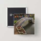 Café im Freien am Fluss Walk und Brücke über Button (Vorne & Hinten)
