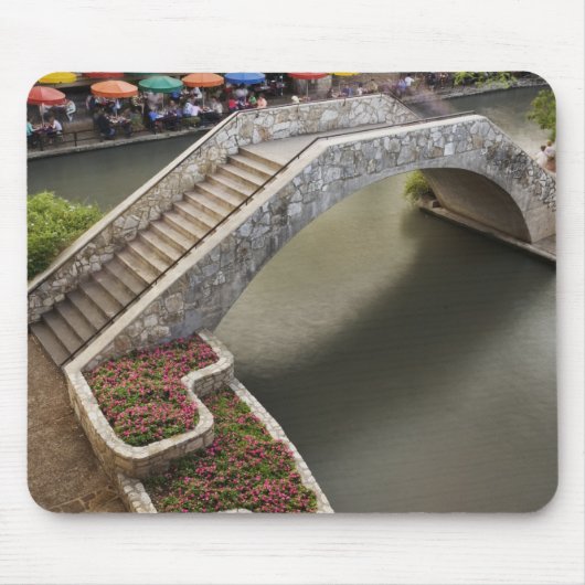Café im Freien am Fluss Walk und Brücke über Mousepad (Vorne)