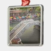 Café im Freien entlang des Flusses Walk und Brücke Silbernes Ornament (Links)