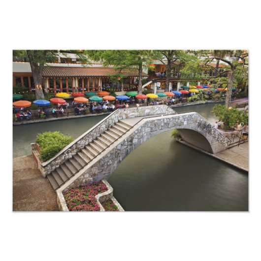 Café im Freien entlang Fluss Walk und Brücke über Fotodruck (Vorne)