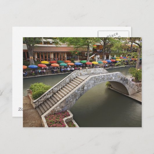 Café im Freien entlang Fluss Walk und Brücke über  Postkarte (Vorne/Hinten)