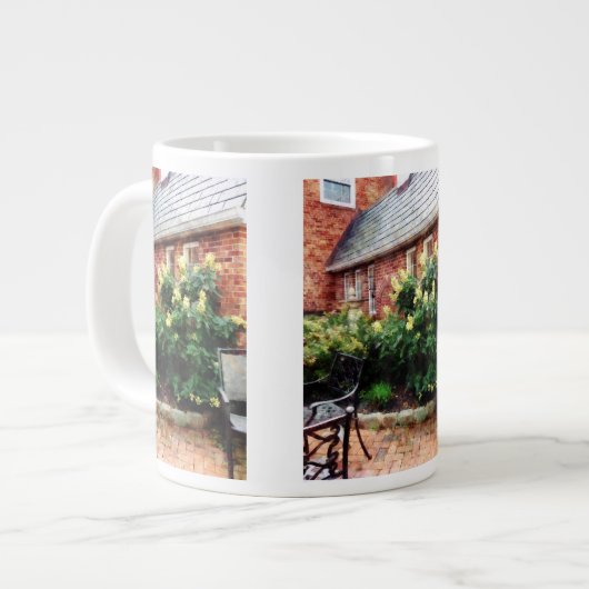 Café im Freien mit Hydrangea Jumbo-Tasse (Vorderseite Links)