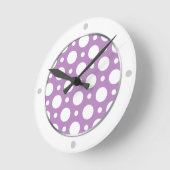 Café Lila Polka Dots Wall Uhr (Winkel)