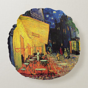 Cafe-Terrasse bei Nacht von Vincent van Gogh Rundes Kissen