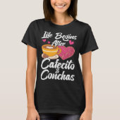 Cafecito & Conchas Cute Spanish Pun Coffee Cafe T-Shirt (Vorderseite)