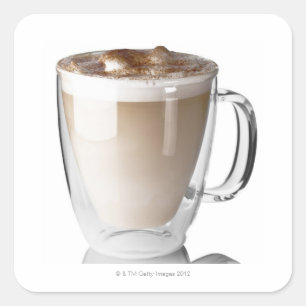 Caffe latte, auf weißem Hintergrund, schnitt Quadratischer Aufkleber
