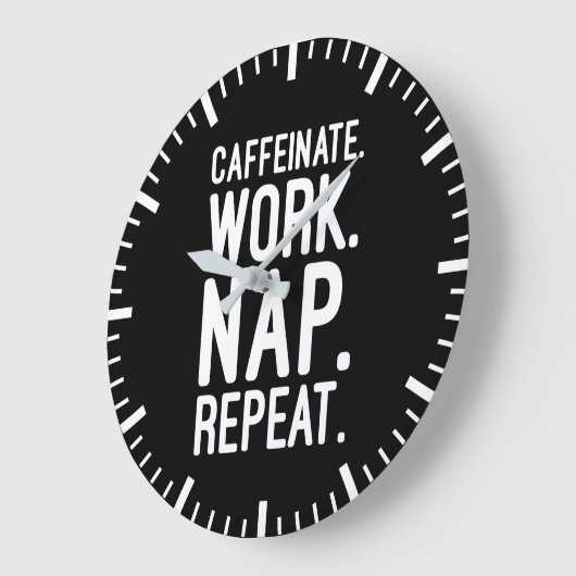 Caffeinate Work Nickerchen Wiederholung - Funny Mo Große Wanduhr (Winkel)