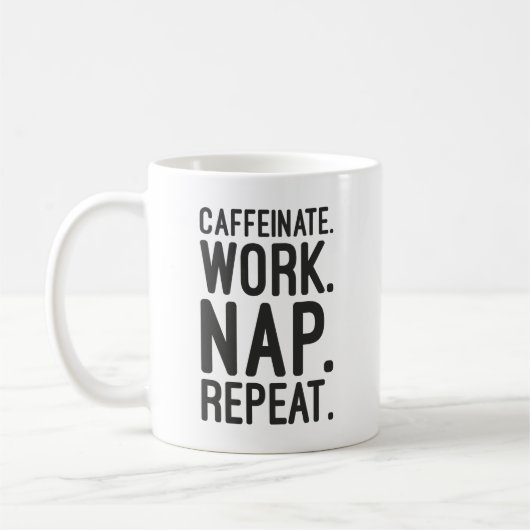 Caffeinate Work Nickerchen Wiederholung - Funny Mo Kaffeetasse (Links)