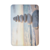 Cairn Rocks auf dem Ozean Badematte (Vorderseite Vertikal)