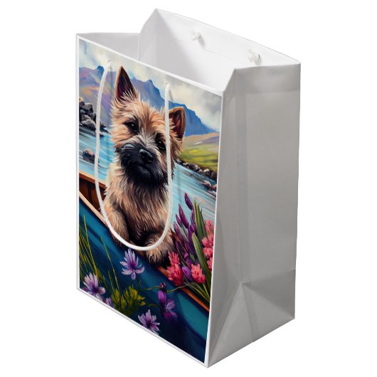 Cairn Terrier auf dem Paddle: Ein Landschaftliches Mittlere Geschenktüte (Rückseite Schrägansicht)