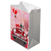 Cairn Terrier Auto mit Herz Valentin Mittlere Geschenktüte (Vorderseite Schrägansicht)