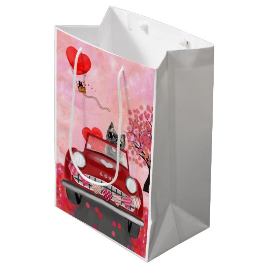 Cairn Terrier Auto mit Herz Valentin Mittlere Geschenktüte (Vorderseite Schrägansicht)