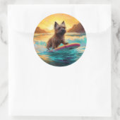 Cairn Terrier Beach Surfmalerei Runder Aufkleber (Tasche)