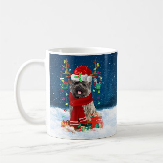 Cairn Terrier Dog in Snow mit Weihnachtsgeschenken Kaffeetasse (Links)